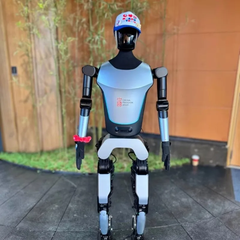 All-Terrain 6km/h Humanoid Service Robot with Stair Climbing and 2000㎡ Mapping Capabilities - Image 2