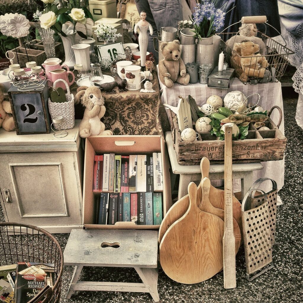 flea-market-343123_1280
