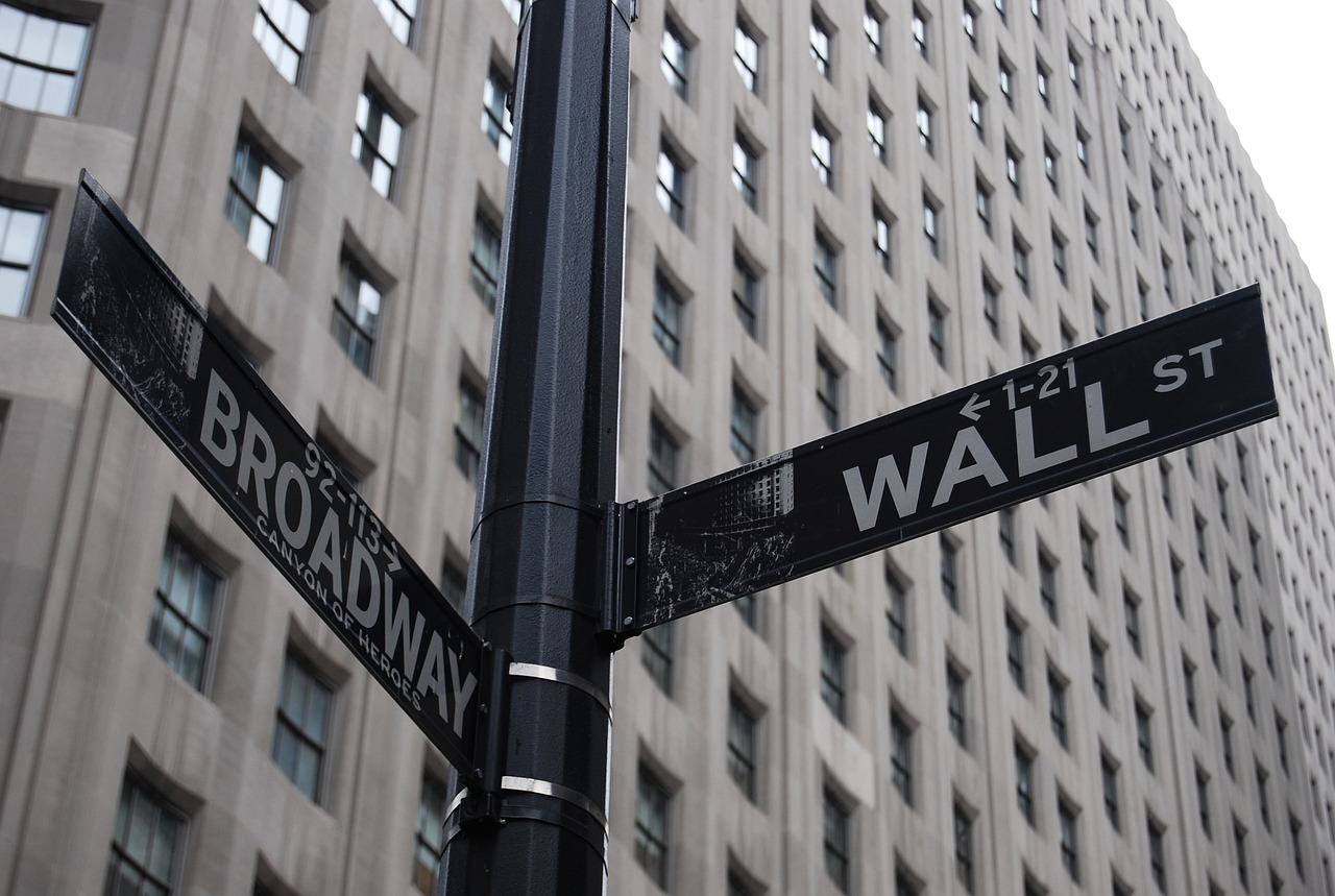 Navigating the Gold Market: The Role of Interest Rates