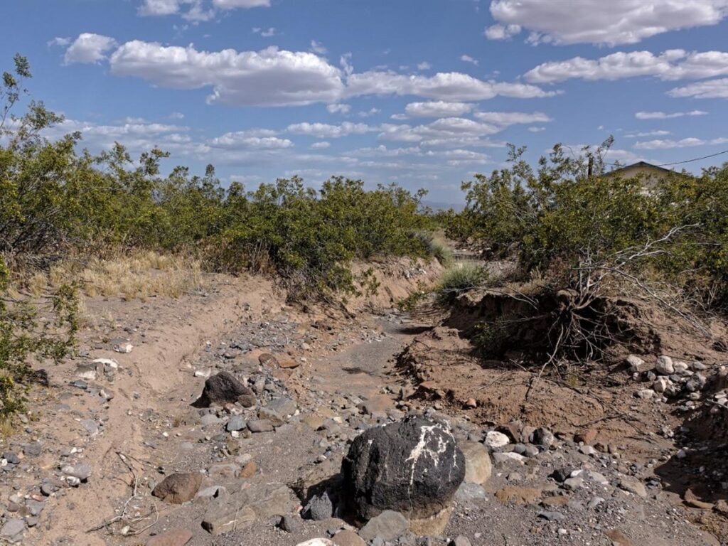 235-acre-lot-with-power-golden-valley-mohave-county-arizona-360321-xgpjyk-xxl