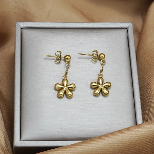 Lxalry 18K Gold Plated 5-Petal Floral Set, Hypoallergenic Necklace & Stud Earrings, Mirror Polish, Adjustable - Image 4